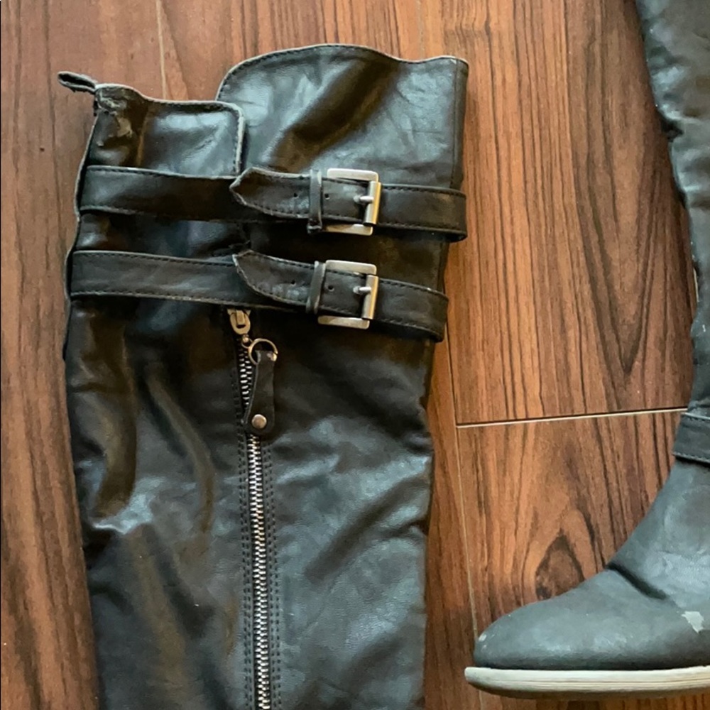 Flat Distressed Boots w/ Buckles - Picture 4 of 14